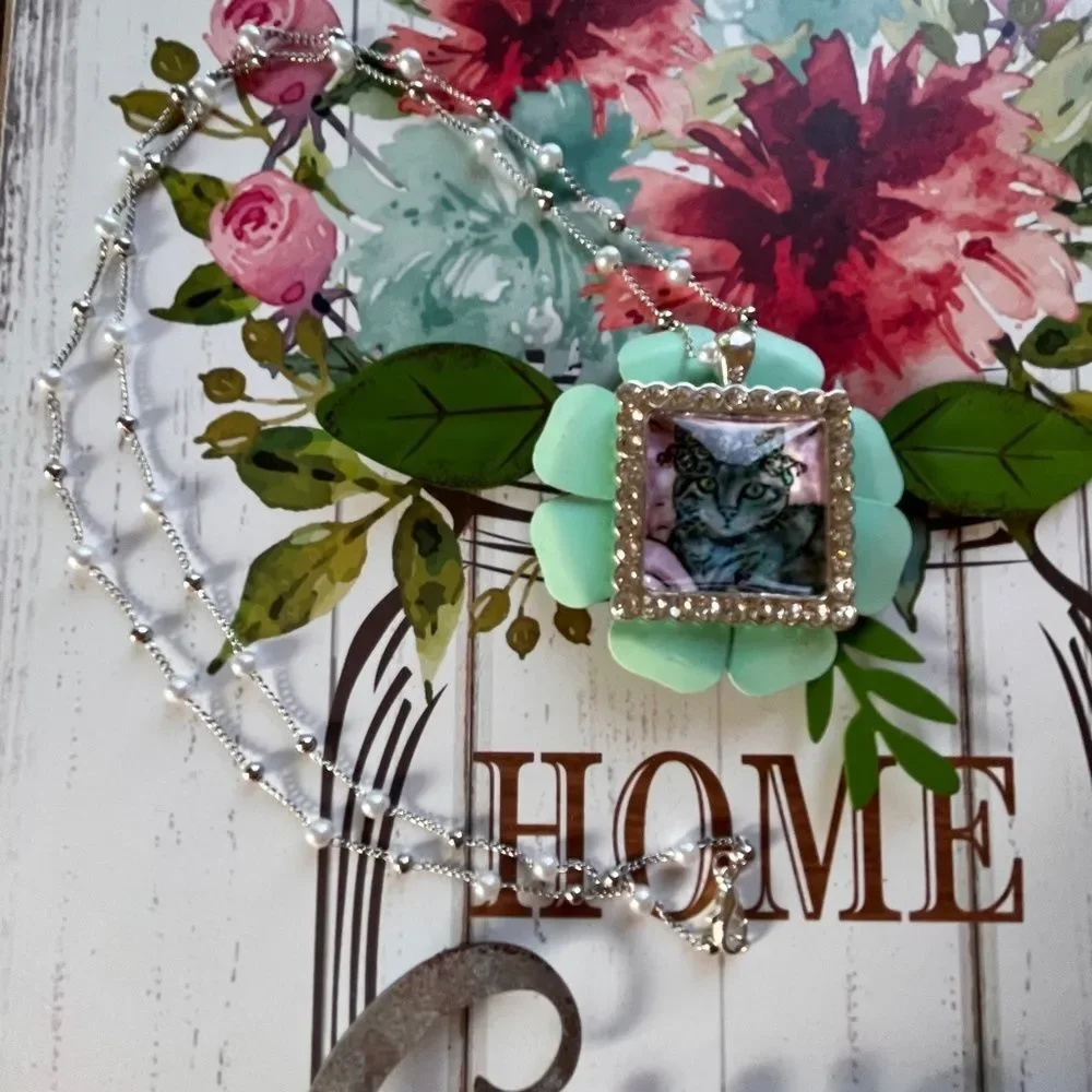 NWT Violet Cottage Artwork Necklace Cat With Floral Crown Silver Tone Faux Pearl